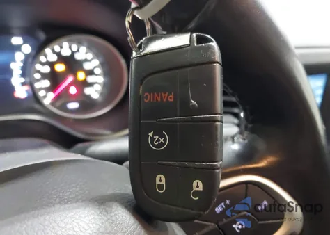 2018 Jeep Compass Latitude 4X4 from USA, damaged, VIN 3C4NJDBB8JT252477